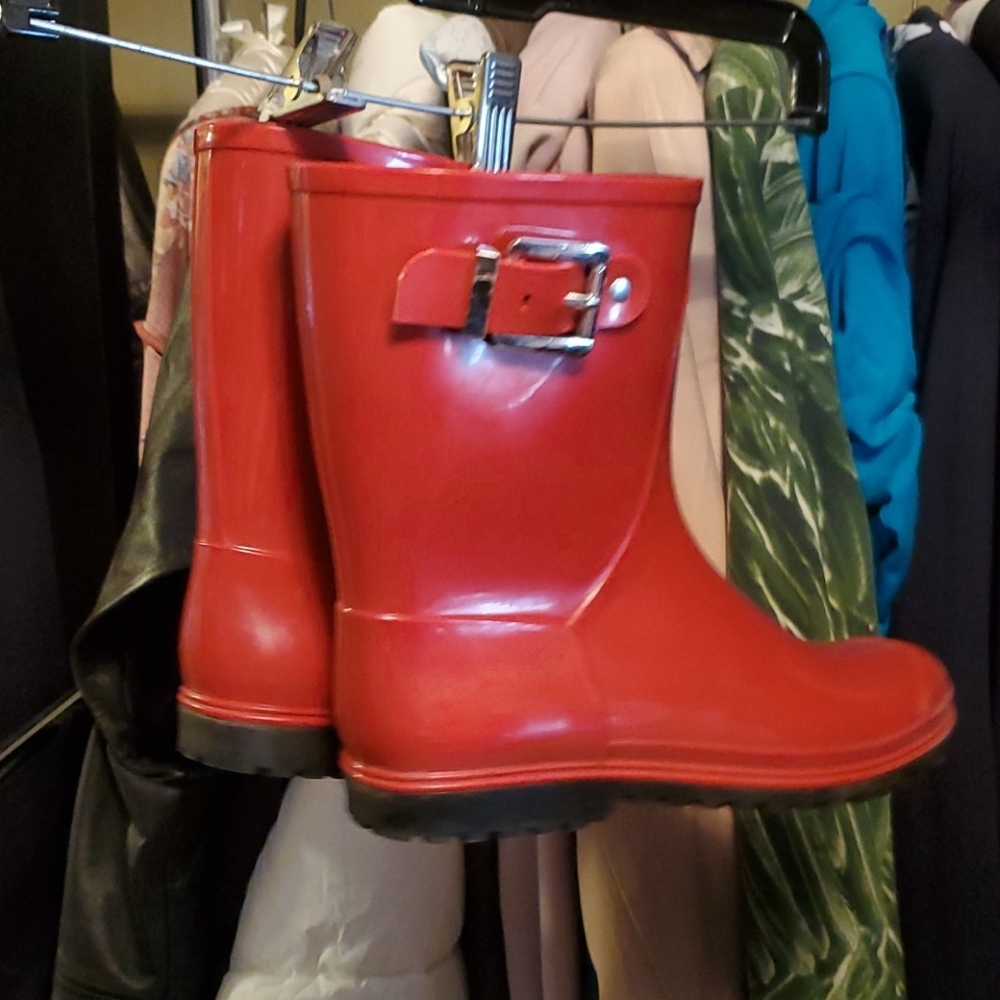 LAST CHANCE Little red rain boots 8-9